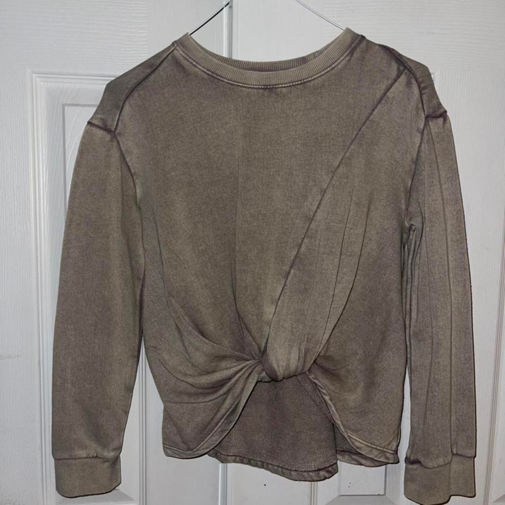 Cropped Pullover with Front Knot